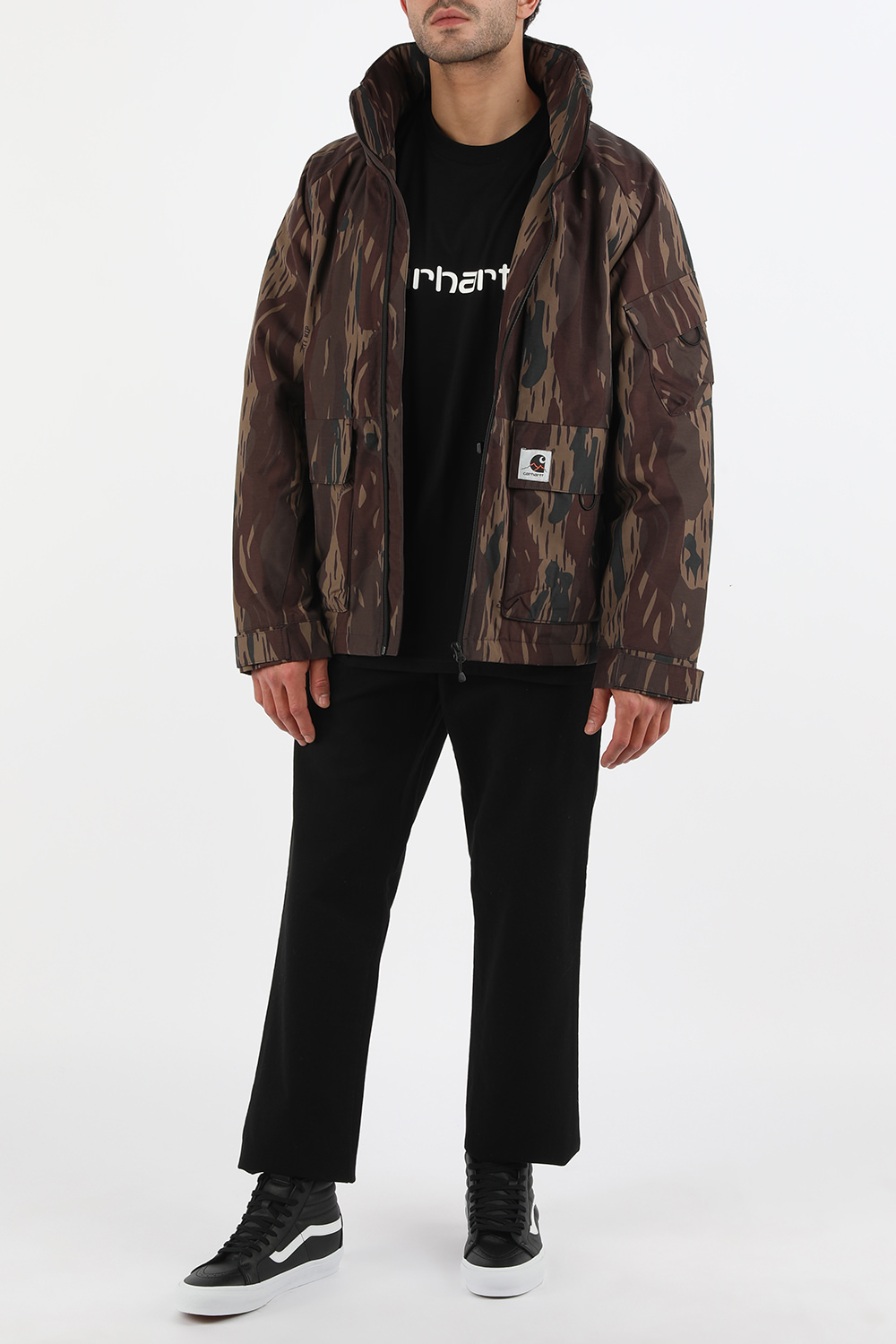 חולצת לוגו בגוון שחור